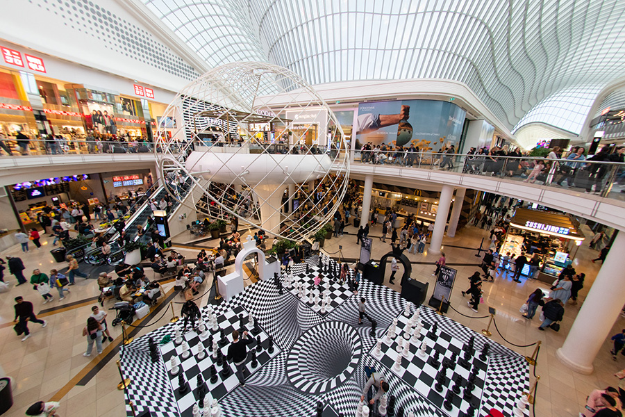 Chadstone welcomes Blanc Noir a spectacle of interactive performance, cabaret, and street theatre